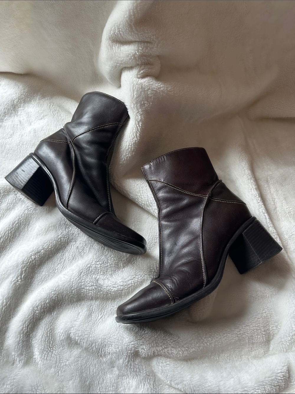 CLARKS Women's Dark Brown Leather Ankle Boots with Block Heel Sz 9 Trusted Brand